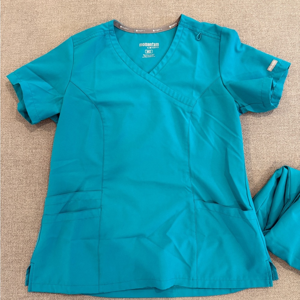 Momentum Women's Teal Scrub Set